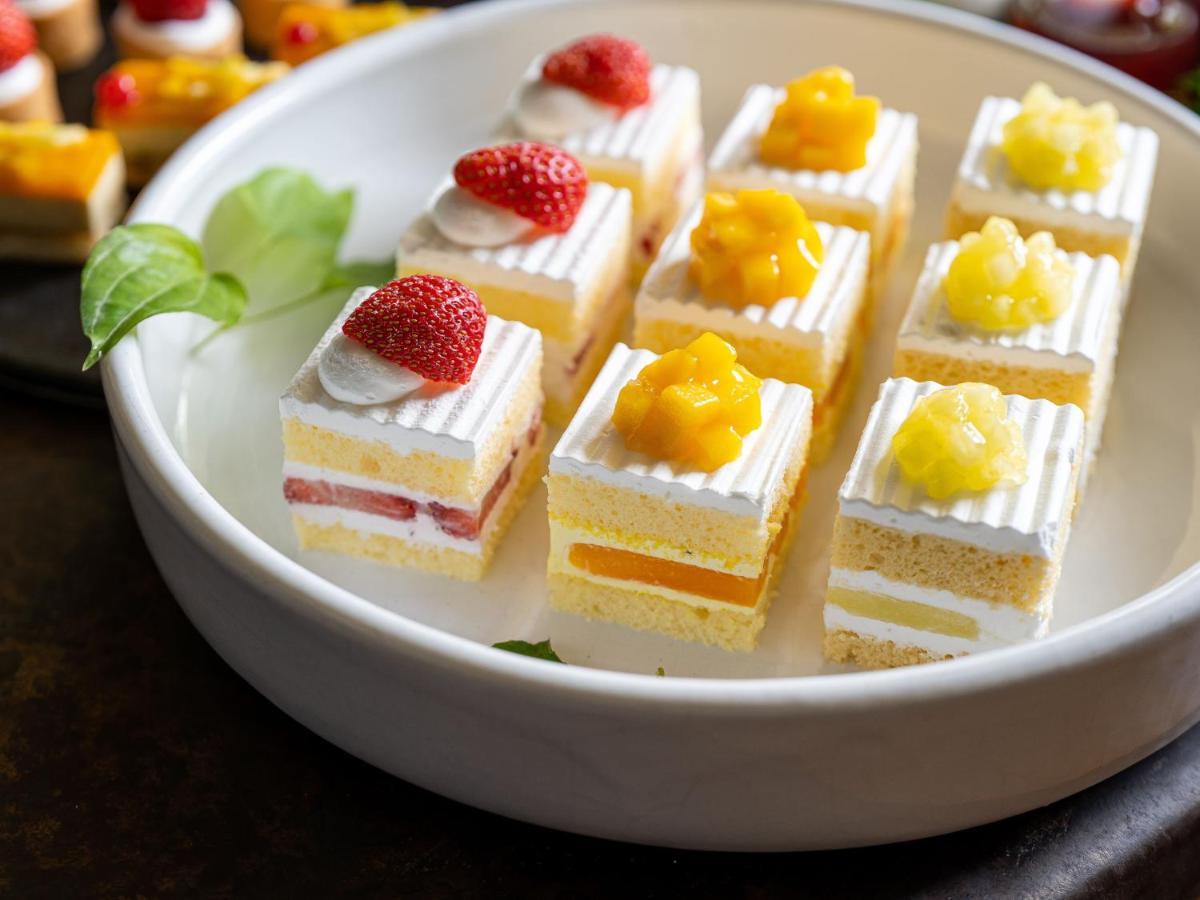 Hotel New Otani Tokyo The Main Exteriör bild Petit fours