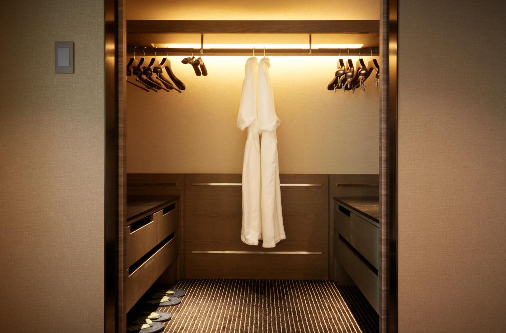 Hotel New Otani Tokyo The Main Exteriör bild A walk-in closet