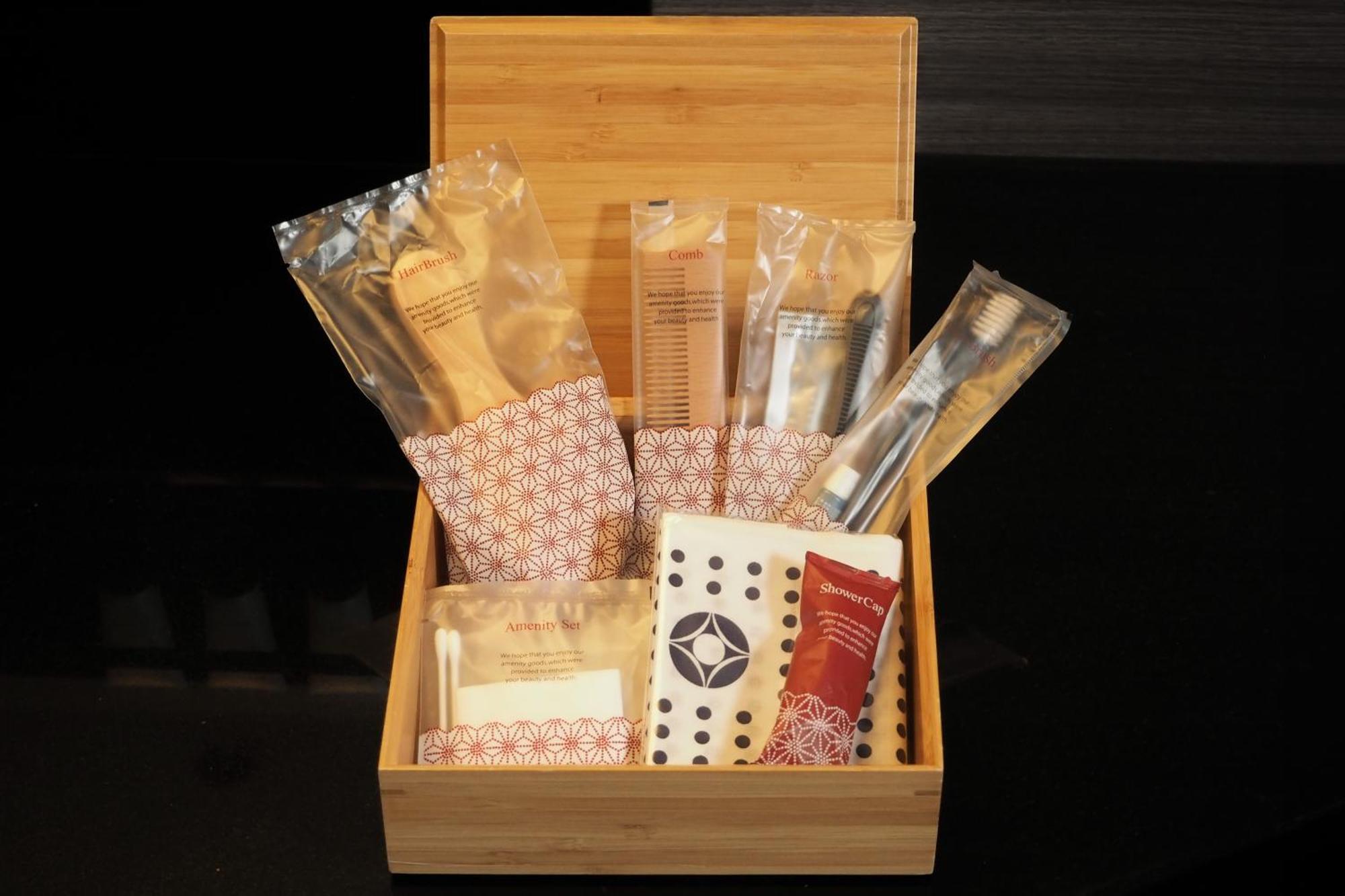 Hotel New Otani Tokyo The Main Exteriör bild A box of spa products